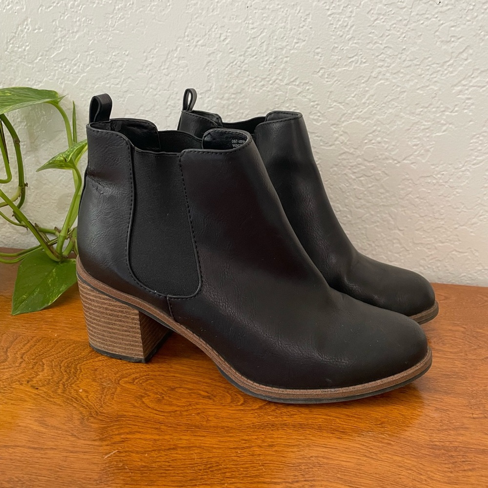 White Mountain Women's Destiny Black Bootie Size 8-1/2